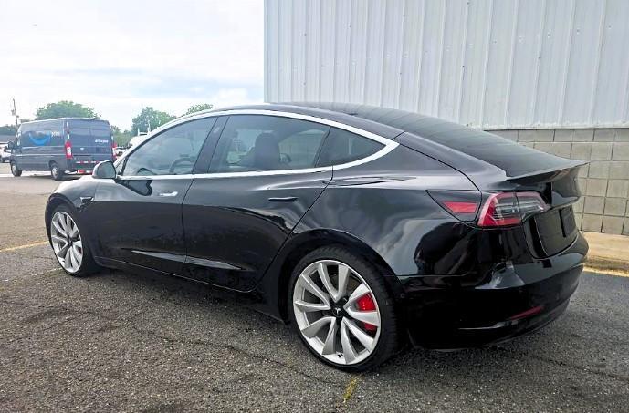 tesla model 3 2018 5YJ3E1EB5JF055108 image tesla model 3 2018 5YJ3E1EB5JF055108 image